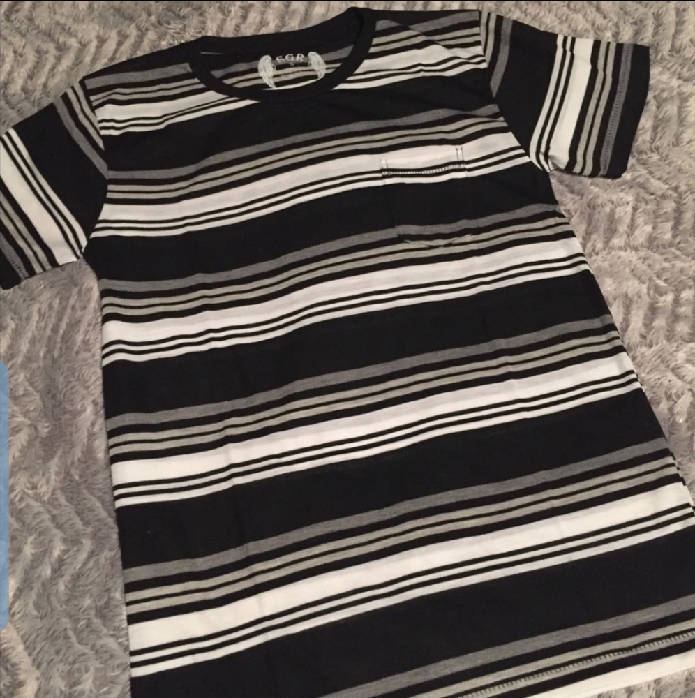 SGR Mens small black and grey t shirt🌴